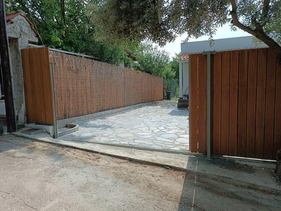 Μοντέρνα Εξοχική Μονοκατοικία Με Ιδιωτική Πισίνα! Khalkoutsion Eksteriør bilde